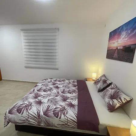 Alone Apartment *