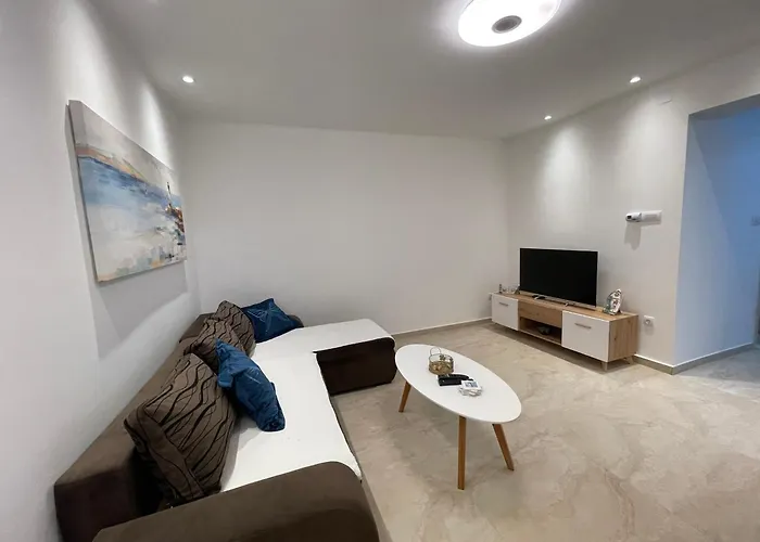 شقة Alone نوفي ساد