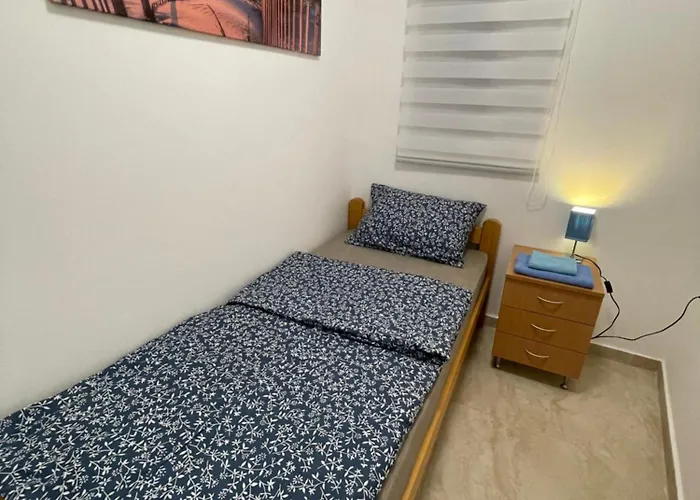 Alone شقة نوفي ساد